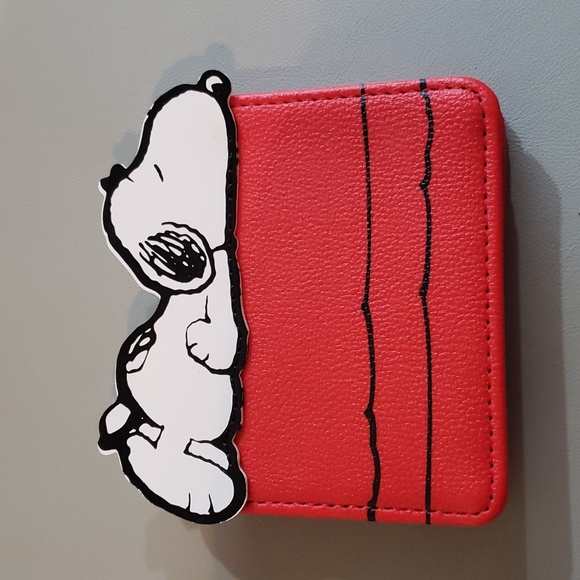 Snoopy on red doghouse id wallet NWT - Picture 3 of 4